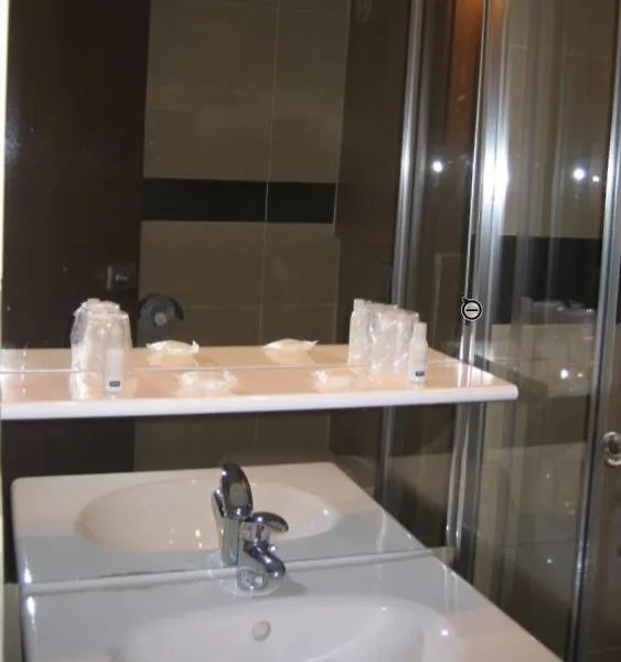 *** Hotel Logis Lhotel Restaurant Antony Verrieres Le Buisson France