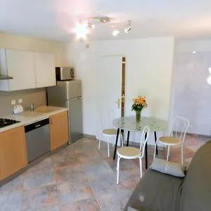 https://gite-les-platanes.hotels-rhonealpes.com